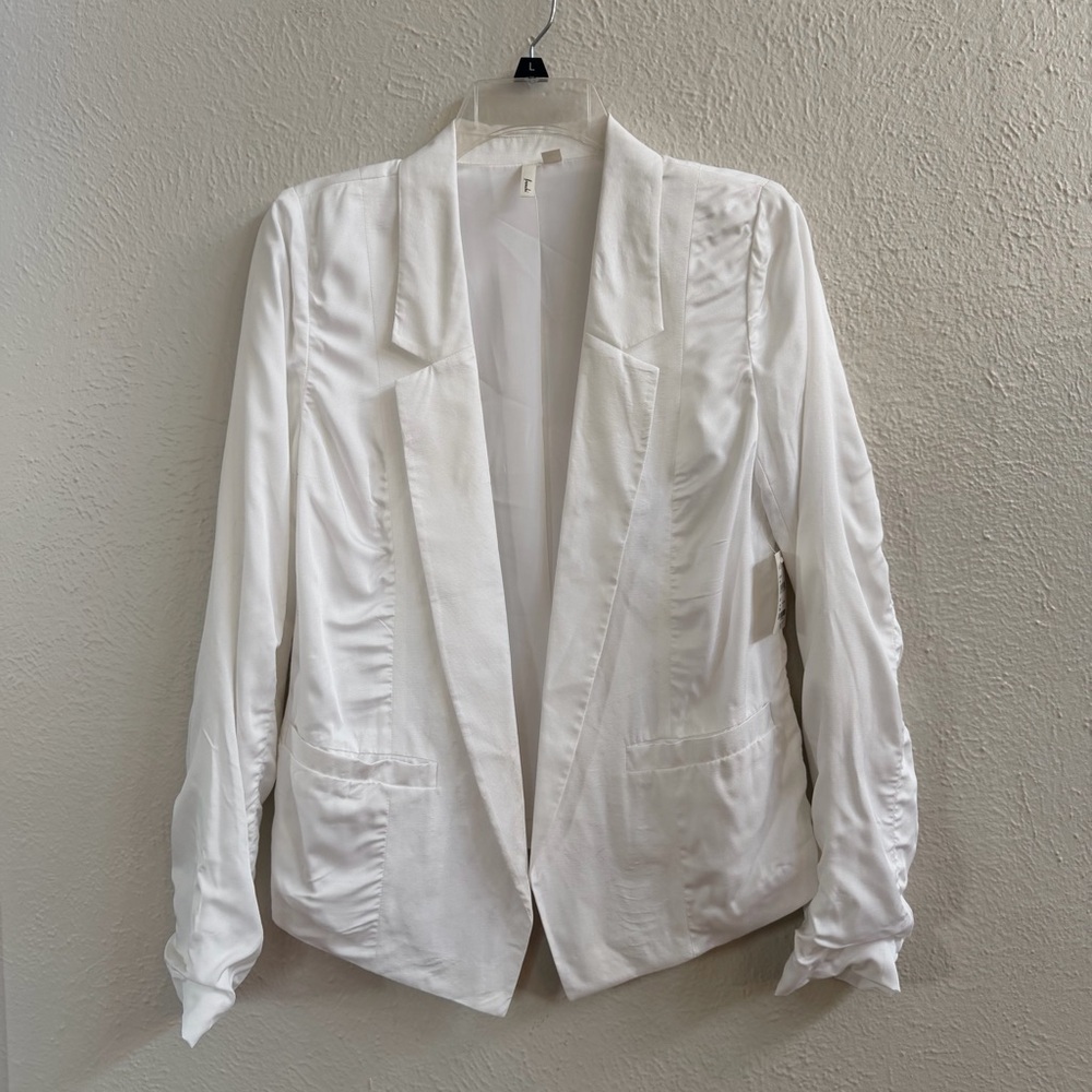 NWT Frenchi bright white open pointed blazer